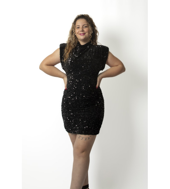 Vestido Brilhante com Ombreiras